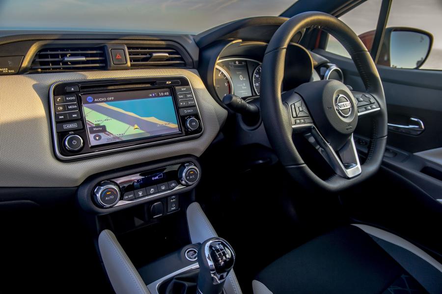 Интерьер Nissan Micra 2017 года  (UK) (фото 5 из 40)